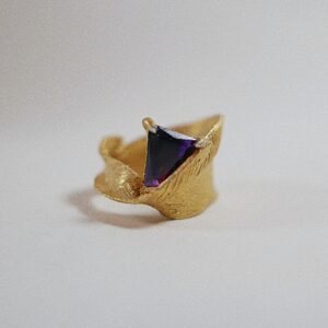 Handgemaakte organische oorbellen in sterling zilver of verguld zilver, natuur geïnspireerd. Veertjes. Handmade organic unique jewelry nature inspired