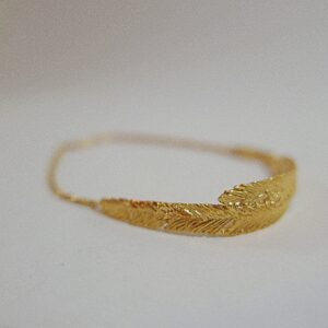 Handgemaakte organische oorbellen in sterling zilver of verguld zilver, natuur geïnspireerd. Veertjes. Handmade organic unique jewelry nature inspired