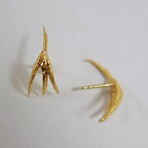 Handgemaakte organische oorbellen in sterling zilver of verguld zilver, natuur geïnspireerd. Veertjes. Handmade organic unique jewelry nature inspired