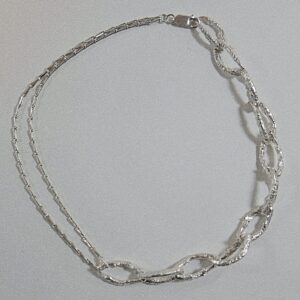 Handgemaakte organische oorbellen in sterling zilver of verguld zilver, natuur geïnspireerd. Veertjes. Handmade organic unique jewelry nature inspired