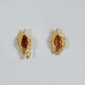 Handgemaakte organische oorbellen in sterling zilver of verguld zilver, natuur geïnspireerd