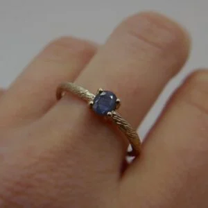 Very unique Alexandrite in 18Ct champagne gold