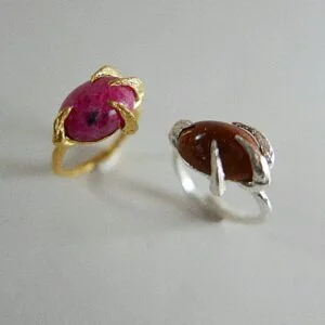 Handgemaakte organische oorbellen in sterling zilver of verguld zilver, natuur geïnspireerd. Veertjes. Handmade organic unique jewelry nature inspired