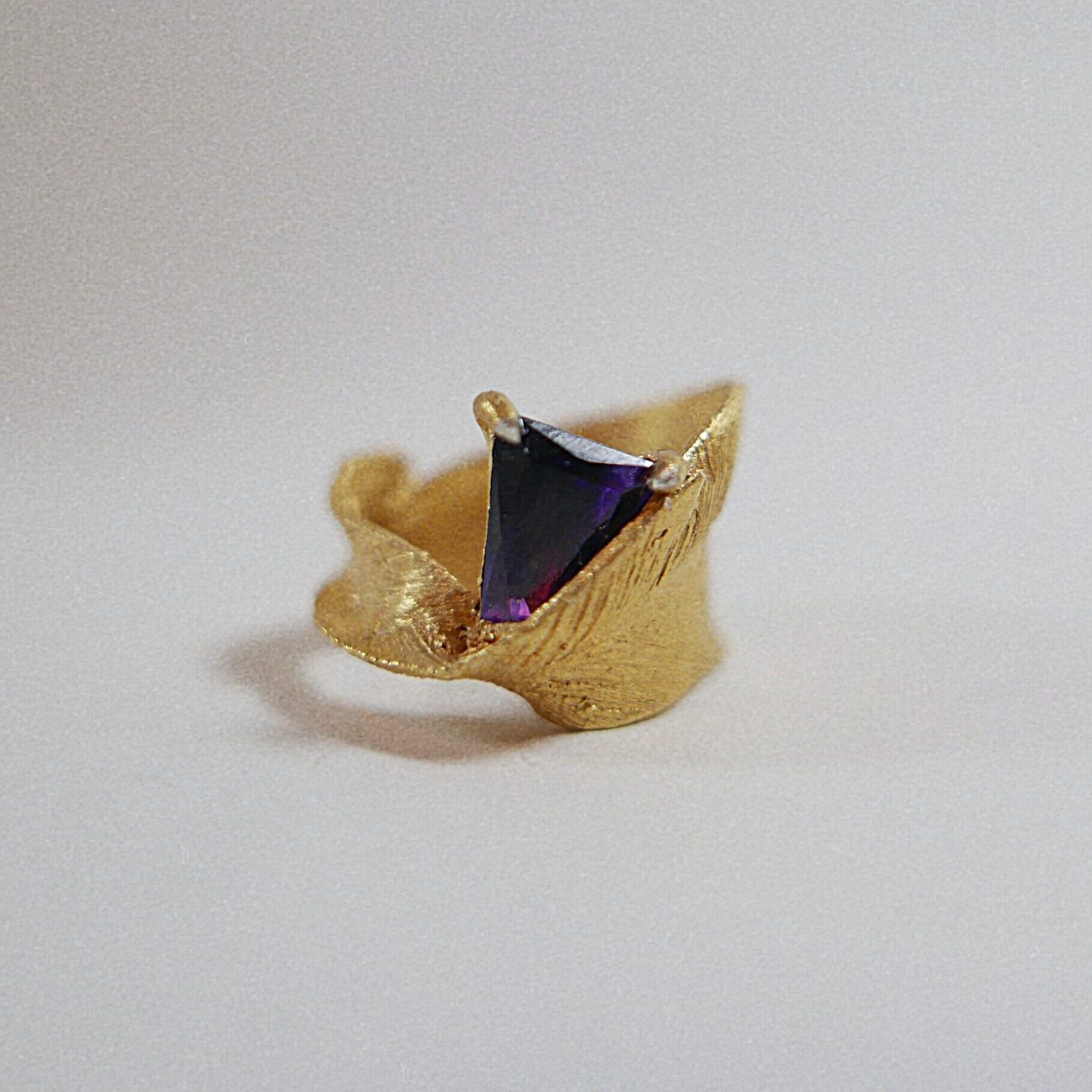 Handgemaakte organische oorbellen in sterling zilver of verguld zilver, natuur geïnspireerd. Veertjes. Handmade organic unique jewelry nature inspired