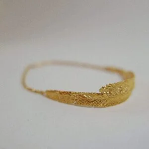 Handgemaakte organische oorbellen in sterling zilver of verguld zilver, natuur geïnspireerd. Veertjes. Handmade organic unique jewelry nature inspired