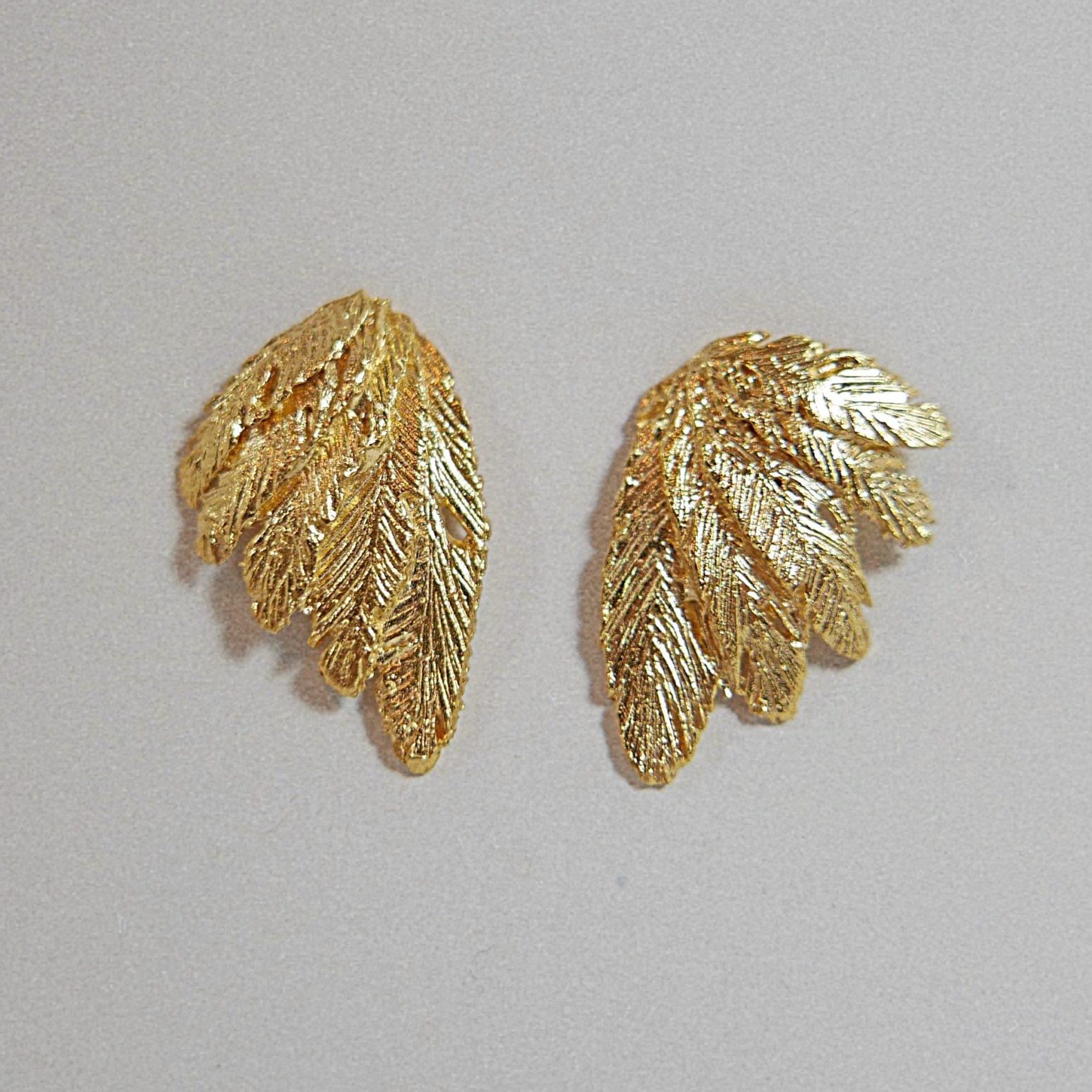 Handgemaakte organische oorbellen in sterling zilver of verguld zilver, natuur geïnspireerd. Veertjes. Handmade organic unique jewelry nature inspired